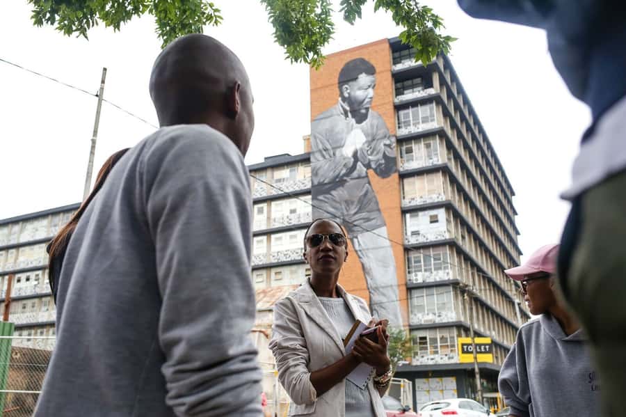 Johannesburg: City of Gold Walking Tour - Kwa Mai-Mai Market and the best souvenir stop