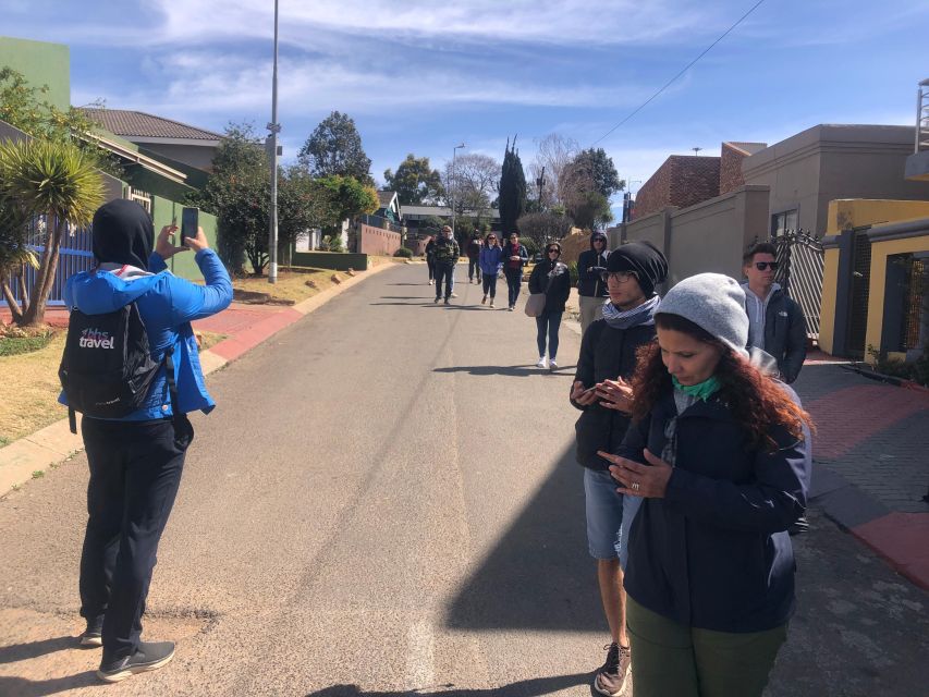 Johannesburg City Walking Excursion - Carlton Centre and African art at ABSA Gallery