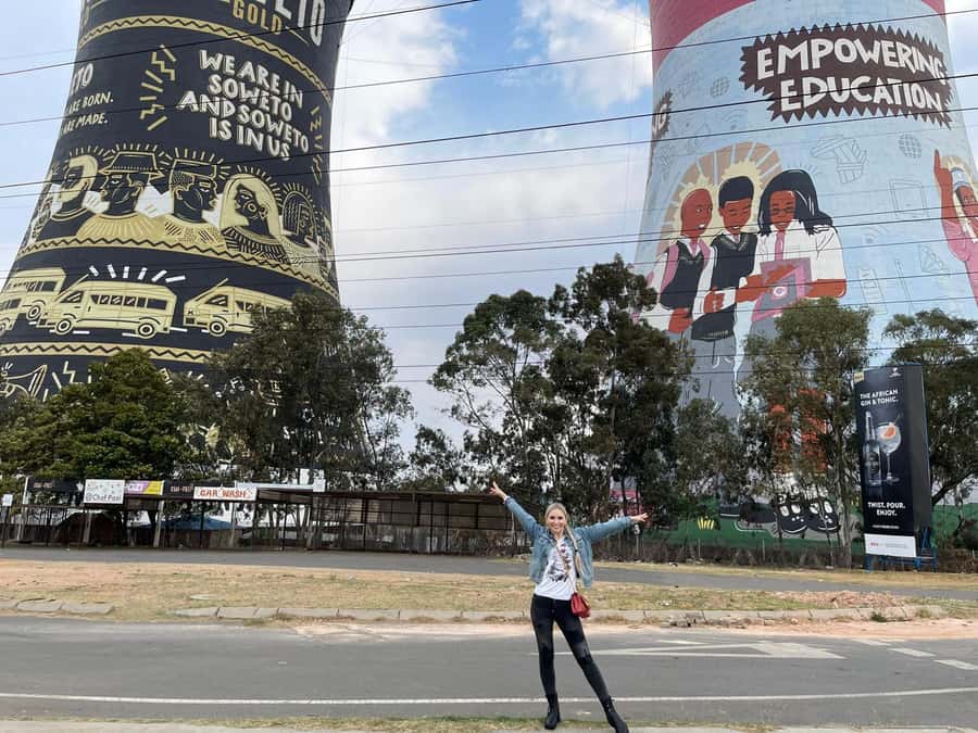 Johannesburg: Half-Day Soweto Tour with a Local Guide - Vilakazi Street and Mandela House from outside