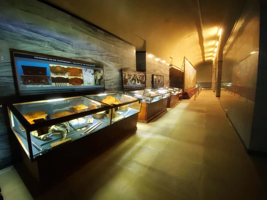 Johannesburg: Pretoria and Cullinan Diamond Mine Tour - The guide can make or break the day