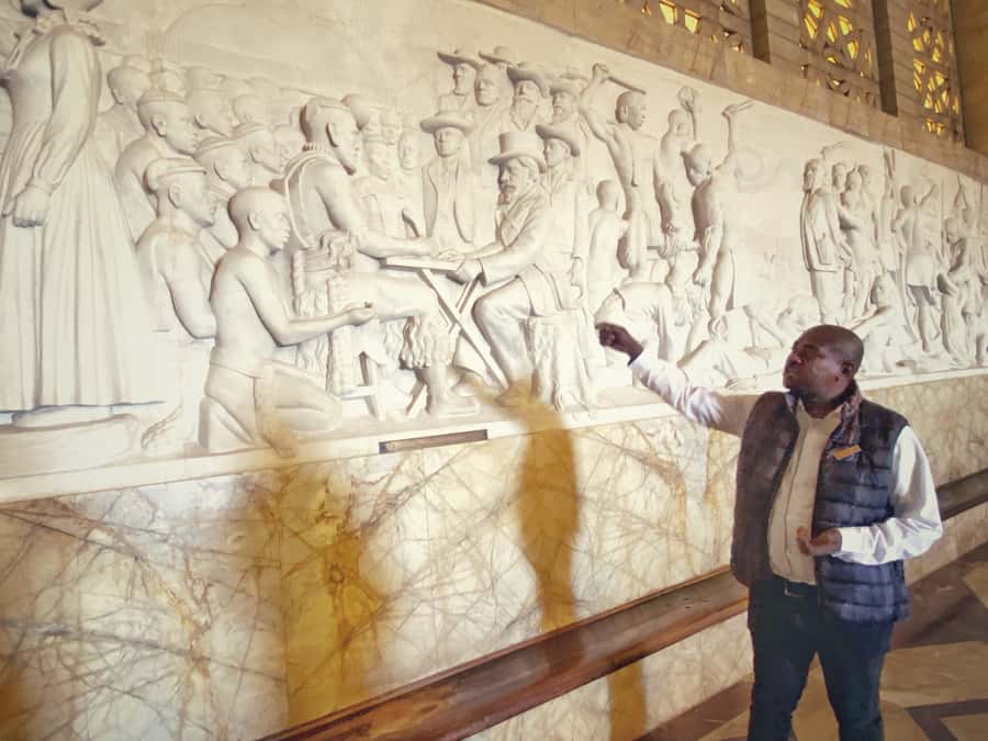 Johannesburg: Pretoria and Cullinan Diamond Mine Tour - The road to Cullinan changes the subject