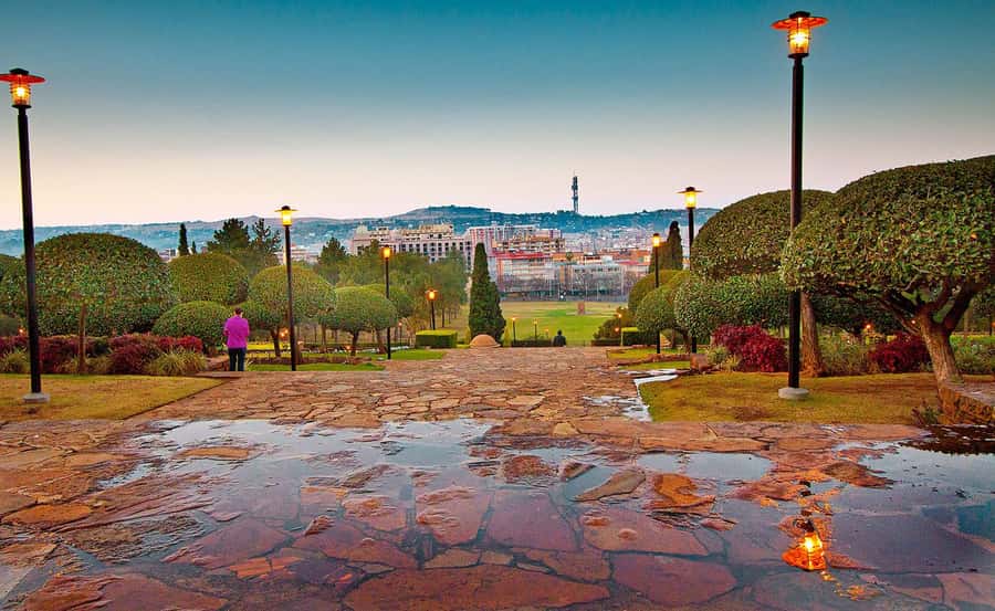 Johannesburg: Pretoria and Cullinan Diamond Mine Tour - Lunch, transport, and the rhythm of the day
