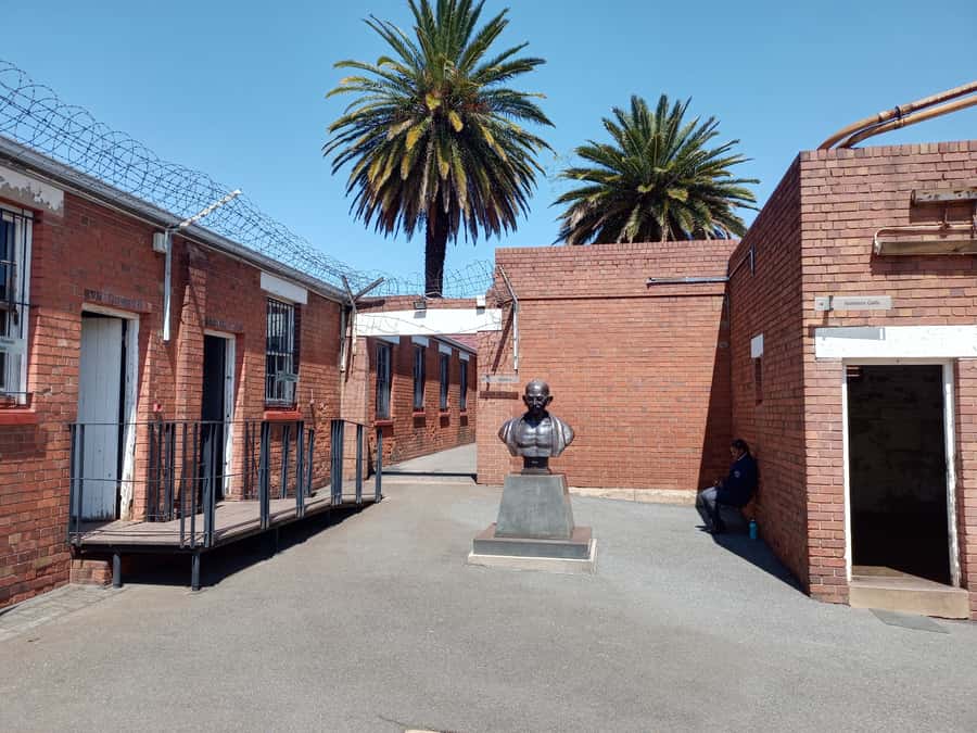 Johannesburg: Private Guided City Tour with Apartheid Museum - Chancellor House and the Mandela and Tambo office