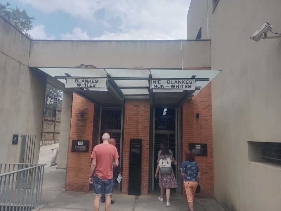 Johannesburg: Private Guided City Tour with Apartheid Museum - Gandhi Square and the short city stops