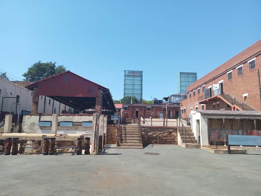 Johannesburg: Private Guided City Tour with Apartheid Museum - Constitution Hill and the Old Fort at Hillbrow
