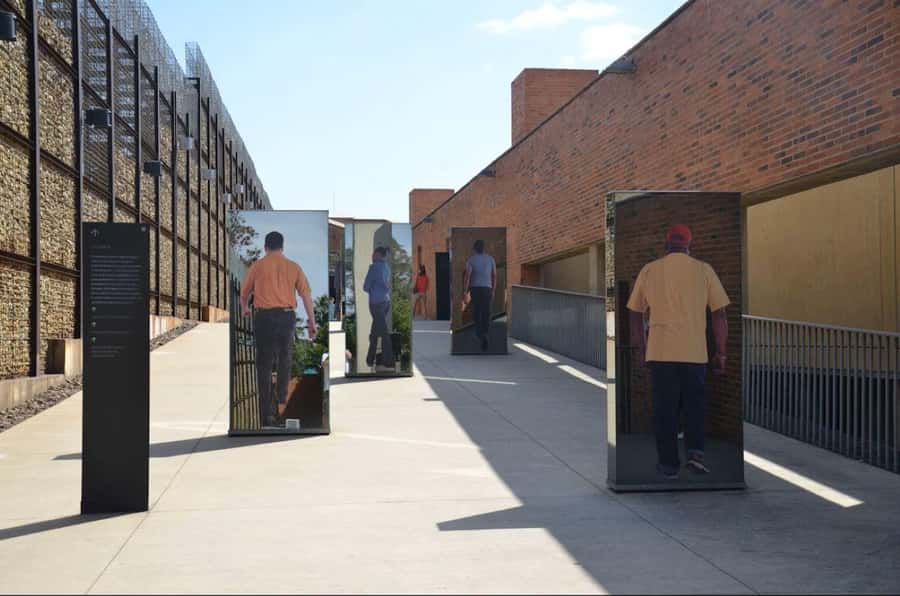 Johannesburg: Private Walking Tour with a Local - The guides are the main reason to book