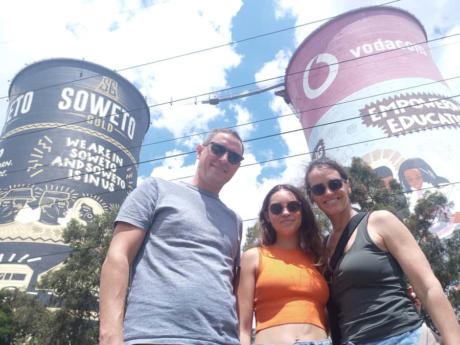 Johannesburg: Soweto History Tour with Hotel Pickup - Lunch at Samkuzi or Chapzosi