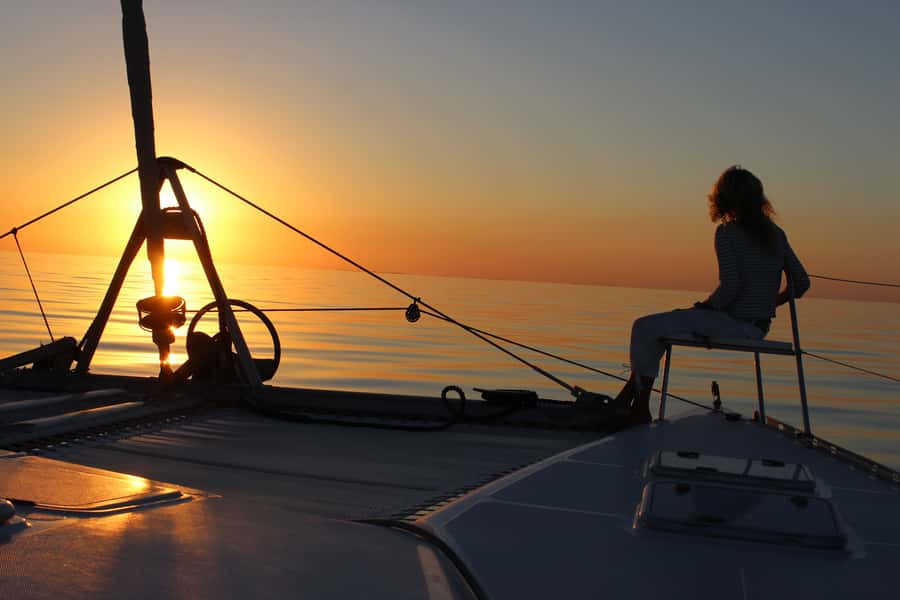 Knysna: Luxury Sunset Cruise with Captain's Barbeque - A short run toward the Indian Ocean