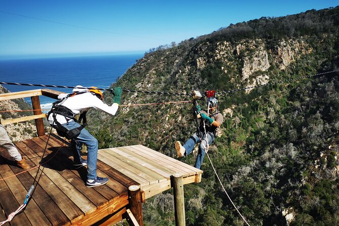 Knysna Ziplines Tour - Crossing the first lines with your guide