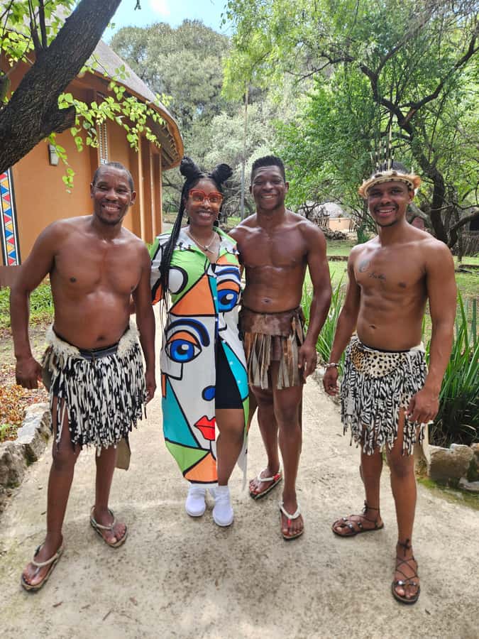 Lesedi Cultural Village, Sterkfontein Caves or Maropeng Mus - The South African meal and craft shop