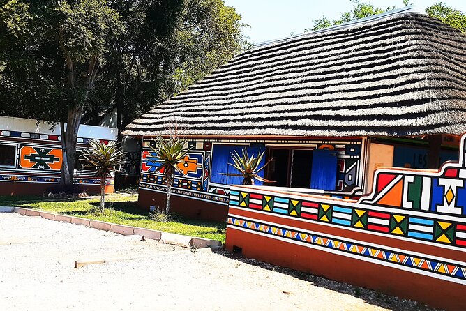 Lesedi cultural village tour - African crafts and time for souvenirs
