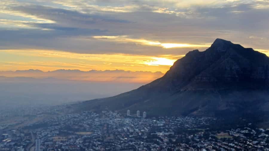 Lion's Head: Hike with a registered hiking guide - Meeting Robert at the two green signs