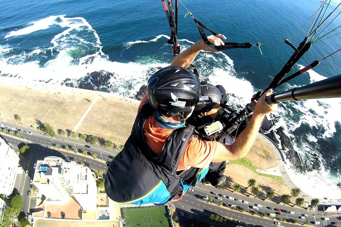 Paragliding in Cape Town (Icarus) - Landing and returning to the hill