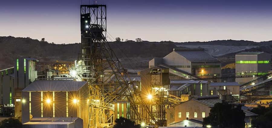 Pretoria: Cullinan Surface Diamond Mine Walking Tour - The two-hour route, from display room to Big Hole