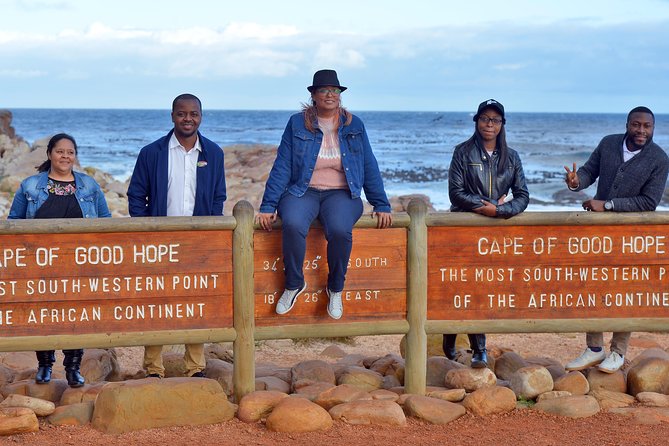 Private Cape Peninsula Tour, With Close Range Penguin Encounter From Cape Town. - Hout Bay and the choice of Seal Island