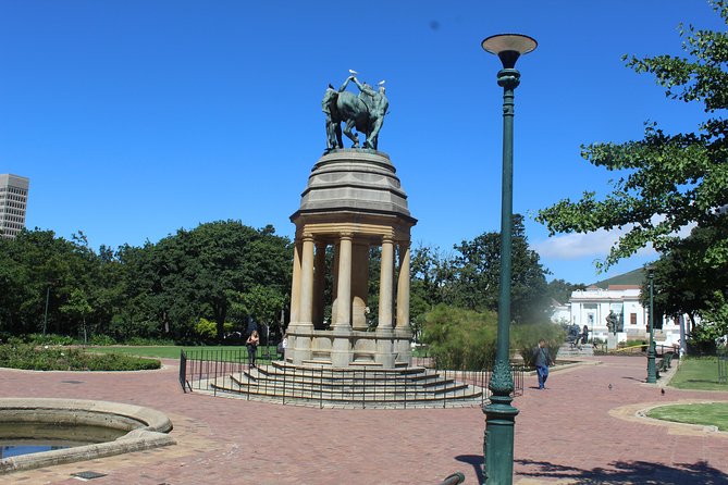 Private City Tour Table Mountain + Cable Car Ticket Camps Bay H/D - Company’s Gardens and the Slave Lodge