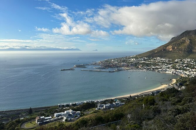 Private Tour Cape of Good Hope with Penguins - Chapman’s Peak Drive, with ocean below and mountains above