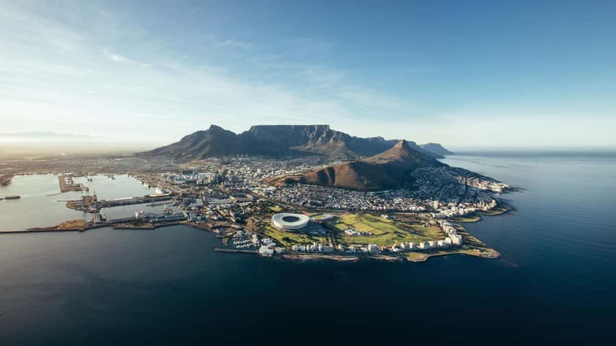 ROBBEN ISLAND MUSEUM TOUR, WITH OPTIONAL LAST MINUTE TICKETS - The island bus and the former prisoner guide