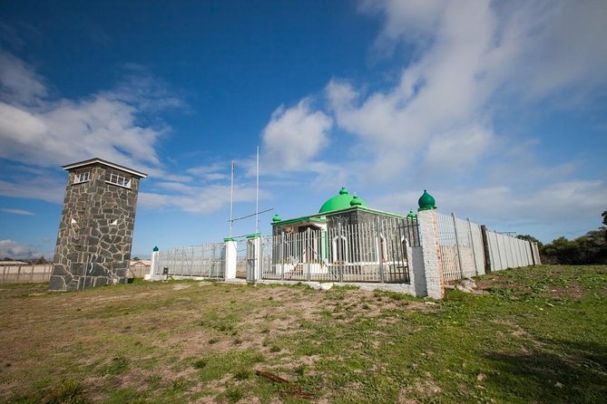 Robben Island with Tickets & Iconic Table Mountain Full Day Tour - Why the small group and handoffs matter