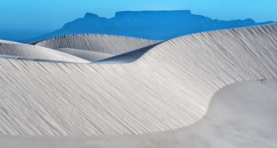 Sandboarding with jeep - drive uphill - The 4x4 climb makes the hour count
