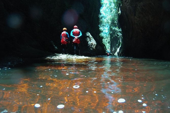 Short Canyoning Trip in The Crags - Entering the canyon at The Crags