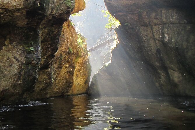 Standard Canyoning Trip in The Crags, South Africa - The first cliff: jump or rappel