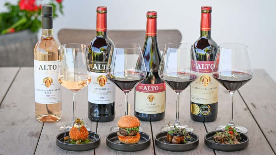 Stellenbosch: All-inclusive Private Wine Tour & Tastings - Visiting boutique and historic wineries