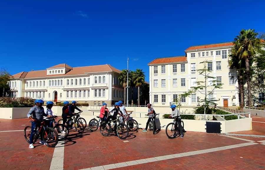Stellenbosch: Historical Bike Tour & Wine Tasting - The first estate pairs wine with mountain views