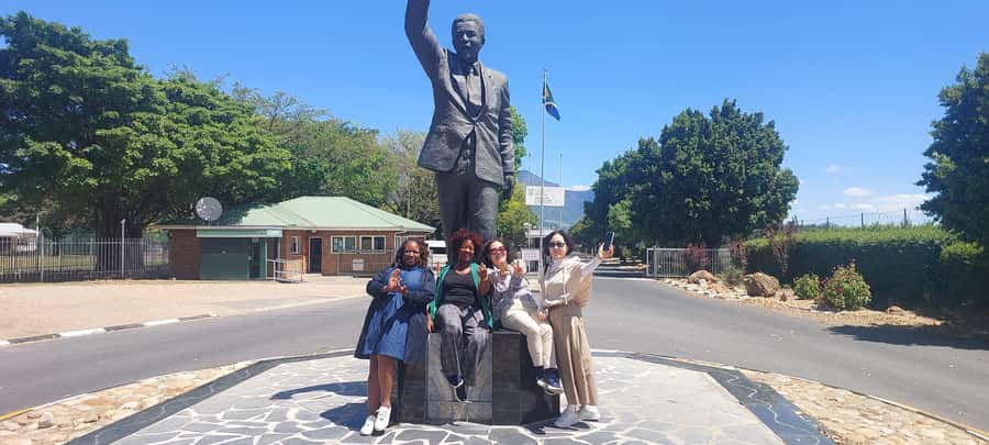 Table Mountain and Stellenbosch Wine tasting tour - Table Mountain and the cable-car ride