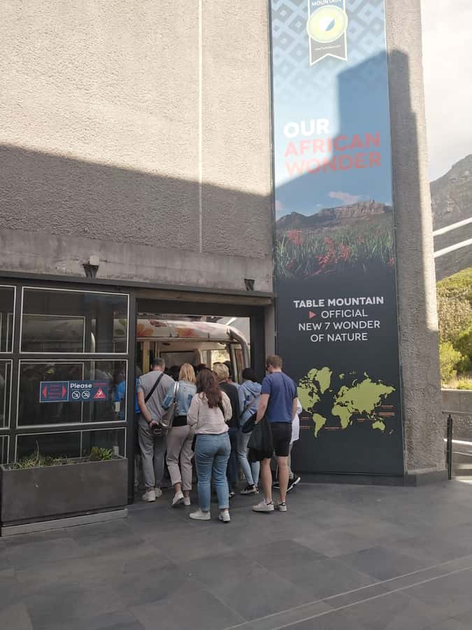 TABLE MOUNTAIN CABLE CAR EXPERIENCE WITH RESERVED TICKETS - The rotating cable car ride