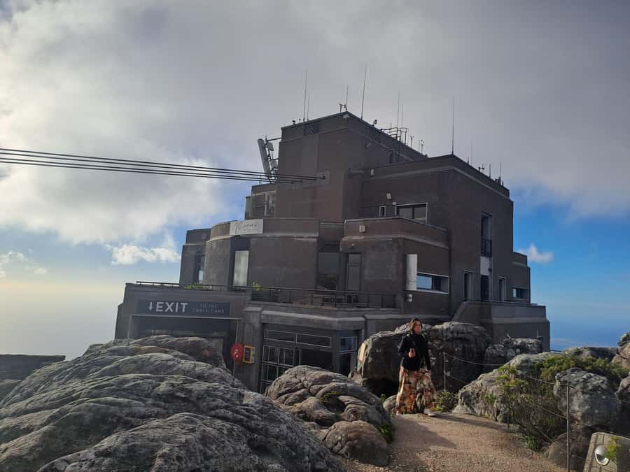 Table Mountain Cable Car Ticket with Transfer - Food, drinks, and summit shops