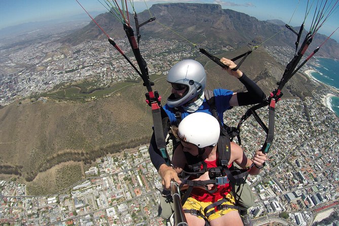 Tandem Paragliding Cape Town Experience TABLE MOUNTAIN PARAGLIDE - Safety, comfort, and what to wear
