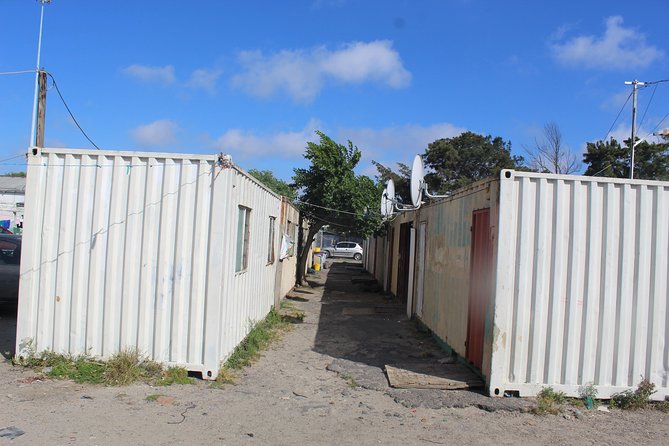 Township - Langa - Apartheid Museum Plus Arts and Culture Tour - Walking through the Art and Craft Market